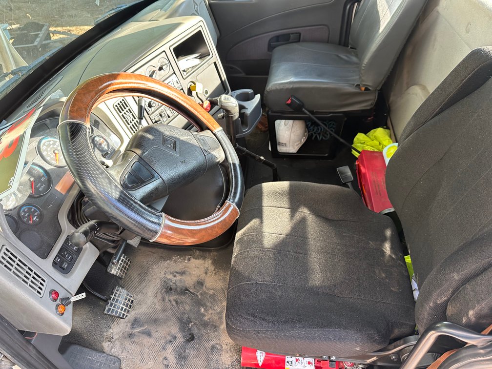 Image for 2013 International 8600 T/A Day Cab