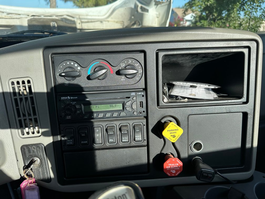 Image for 2013 International 8600 T/A Day Cab