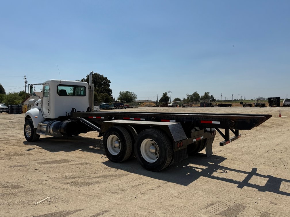 Image for 2012 Peterbilt 348 T/A Roll-Off Truck
