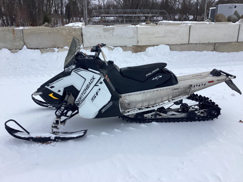 2019 Polaris Indy 600 Switchback 144, started, shows 9,129 miles, registration.