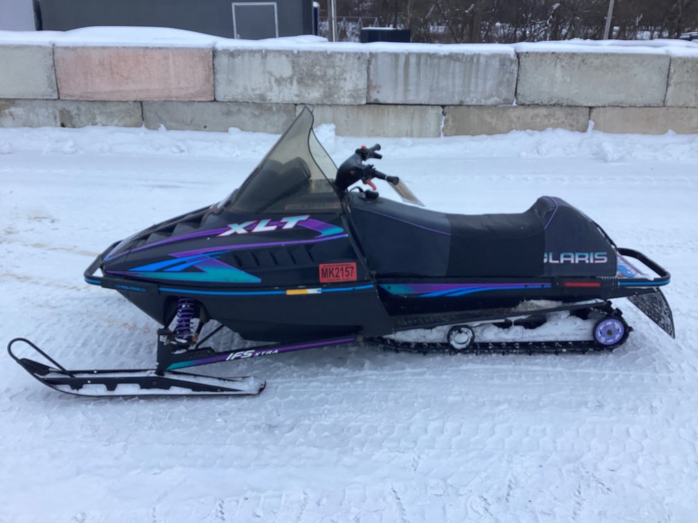 1996 Polaris XLT 600 SKS snowmobile, started, shows 1,981 miles, registration.