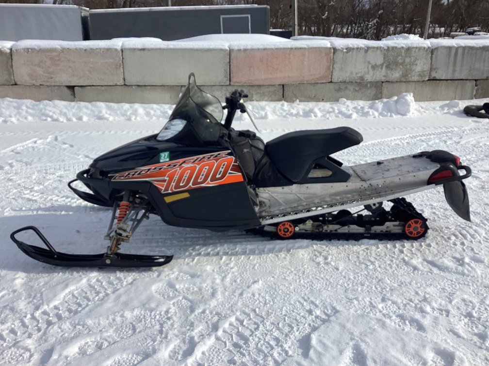 2008 Arctic Cat Crossfire 1000 snowmobile, started, registration.
