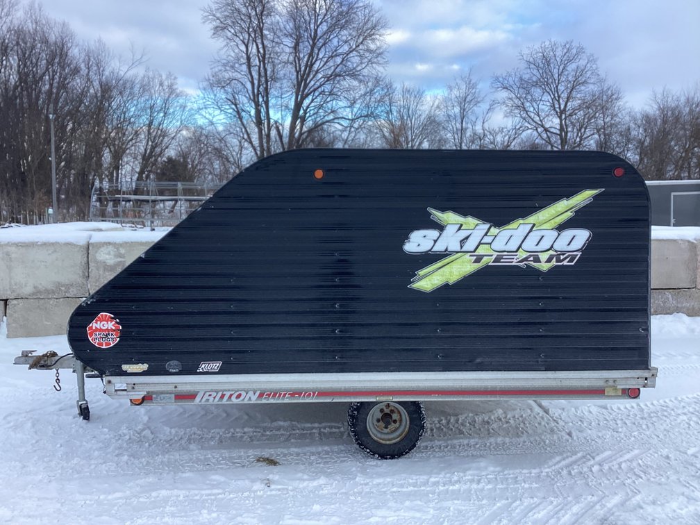 1996 Triton Elite 101 10’ enclosed snowmobile trailer, title.