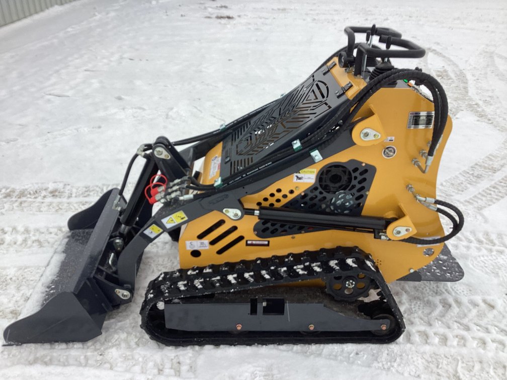 2025 Sdlanch 15HP skid steer, started, bill of sale.