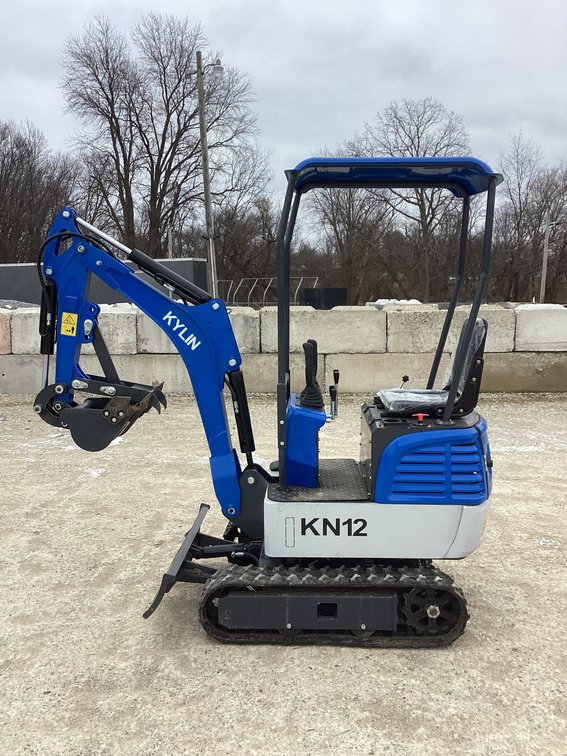 2025 Kylin KN12 420cc mini crawler excavator, started, bill of sale.