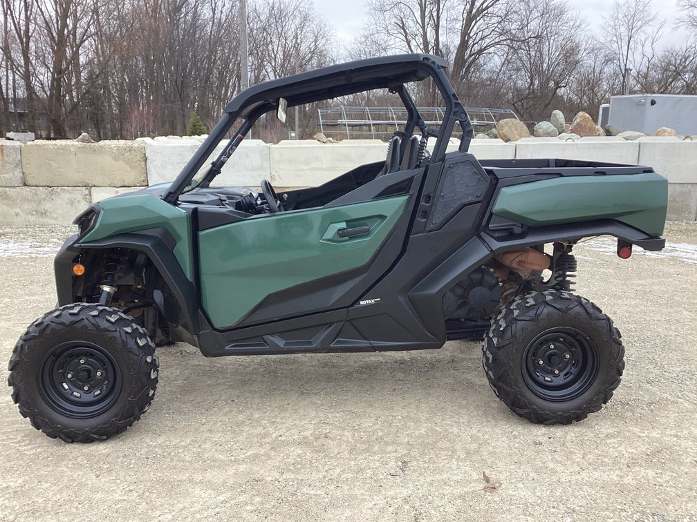 2024 Can-Am Commander 700, started, shows 5,940 miles, title.