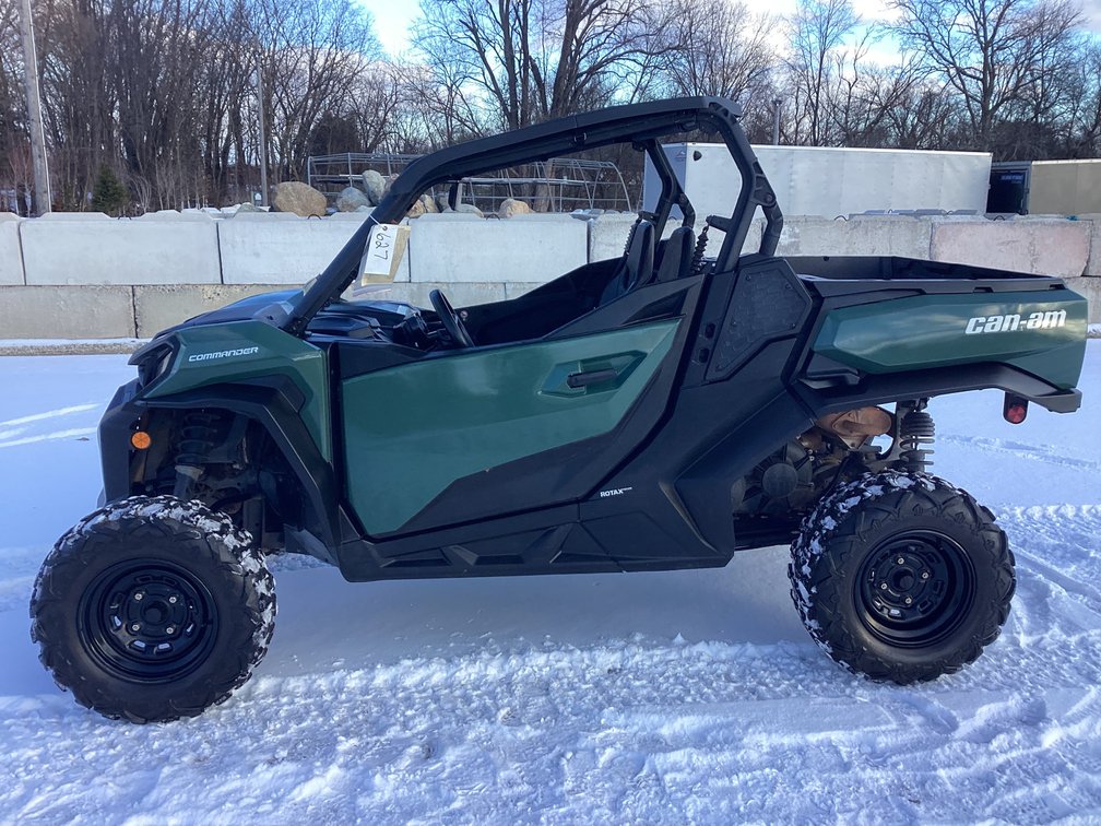 2024 Can Am Commander 700 SXS, started, shows 5,987 miles, title.
