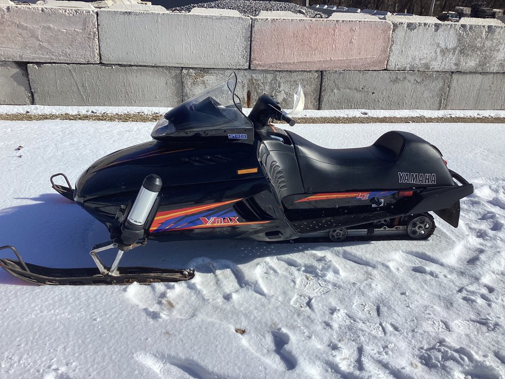 1998 Yamaha V-Max 500 snowmobile, started, shows 3,042 miles, bill of sale.