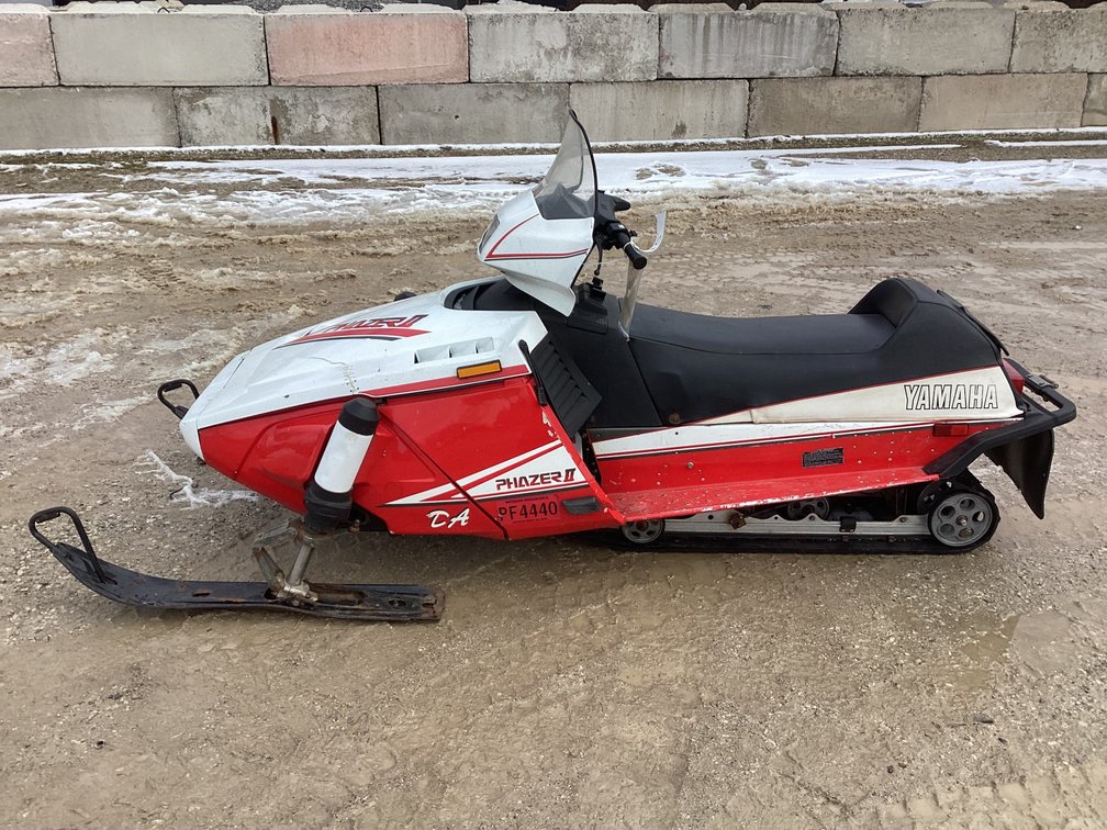 1991 Yamaha Phazer II 485 snowmobile, started, shows 3,906 miles, registration.