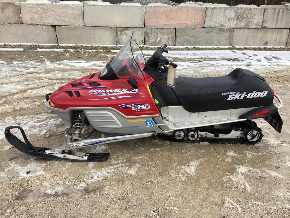 2001 Ski Doo Formula Deluxe 500 snowmobile, started, shows 4,679 miles, bill of sale.