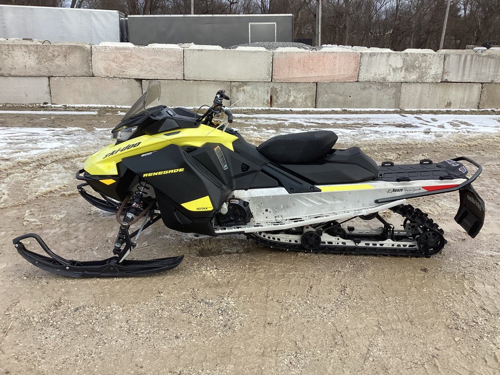 2022 Ski Doo Renegade Sport 600 EFI 137 snowmobile, started, shows 3,175 miles, bill of sale.