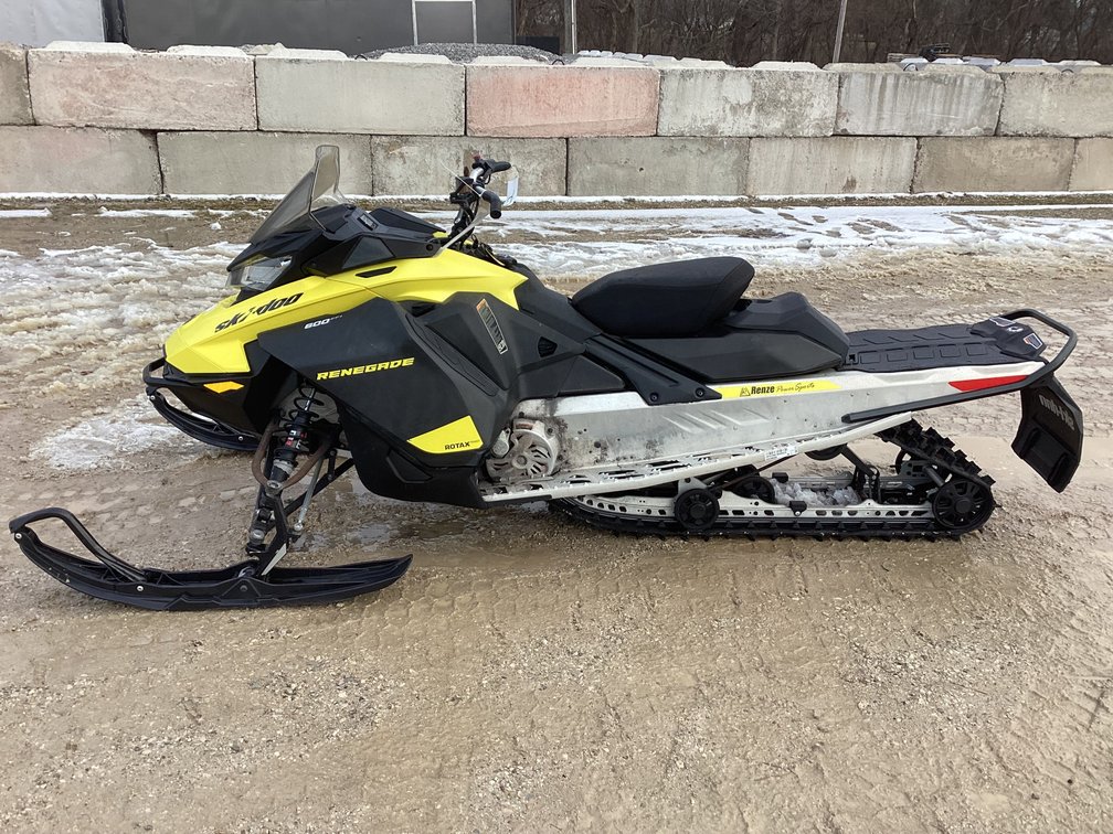 2021 Ski Doo Renegade Sport 600 EFI 137 snowmobile, started, shows 7,875 miles, registration.