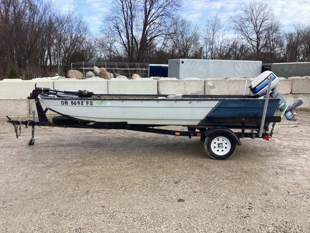 1984 Fiberdome Tuffy Custom Rogue 15’ flat bottom fishing boat w/ 25HP Evinrude, started.