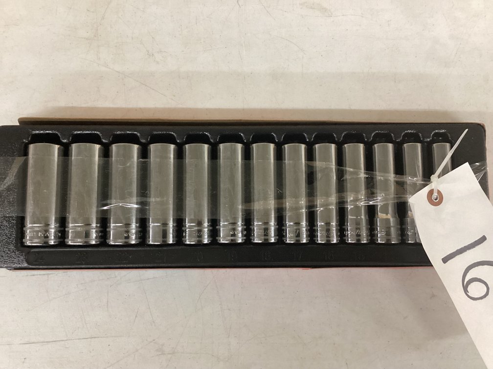 Unused Snap On 13 pc. 1/2” drive metric deep well socket set.