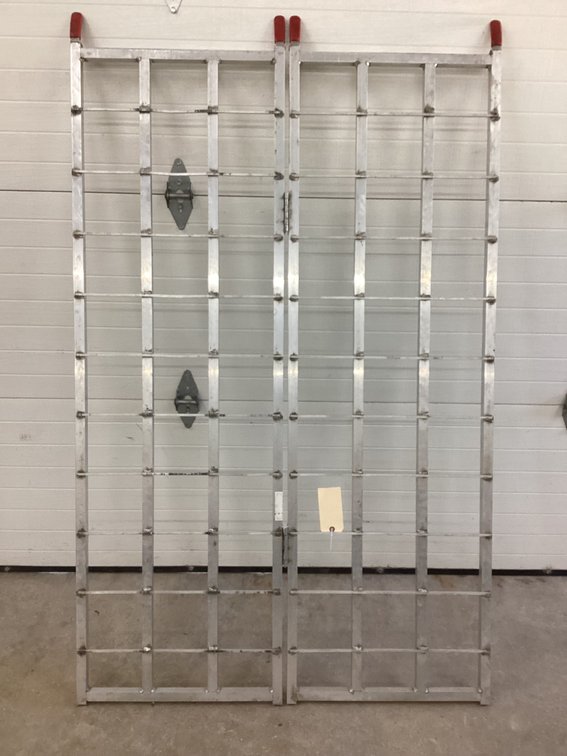 Folding aluminum ramp