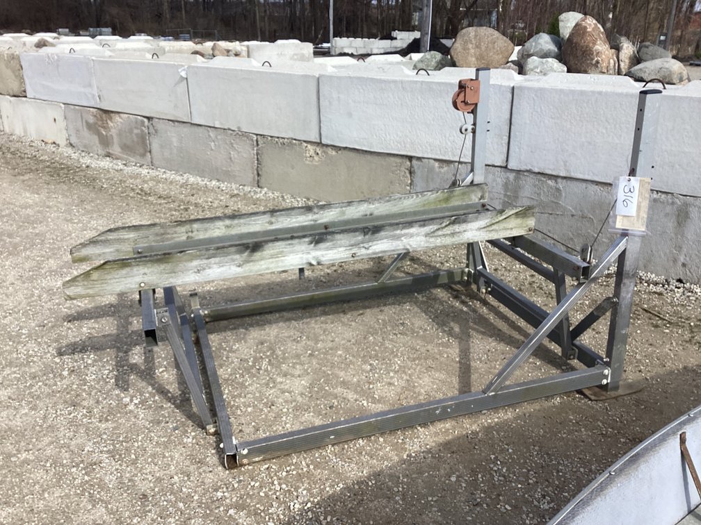 Single aluminum PWC lift.