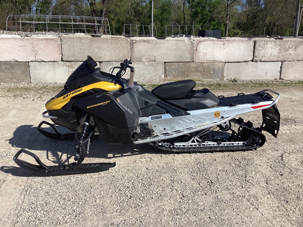 2026 Ski Doo 600 EFI Backcountry Sport, started, shows 3,460 miles, title.