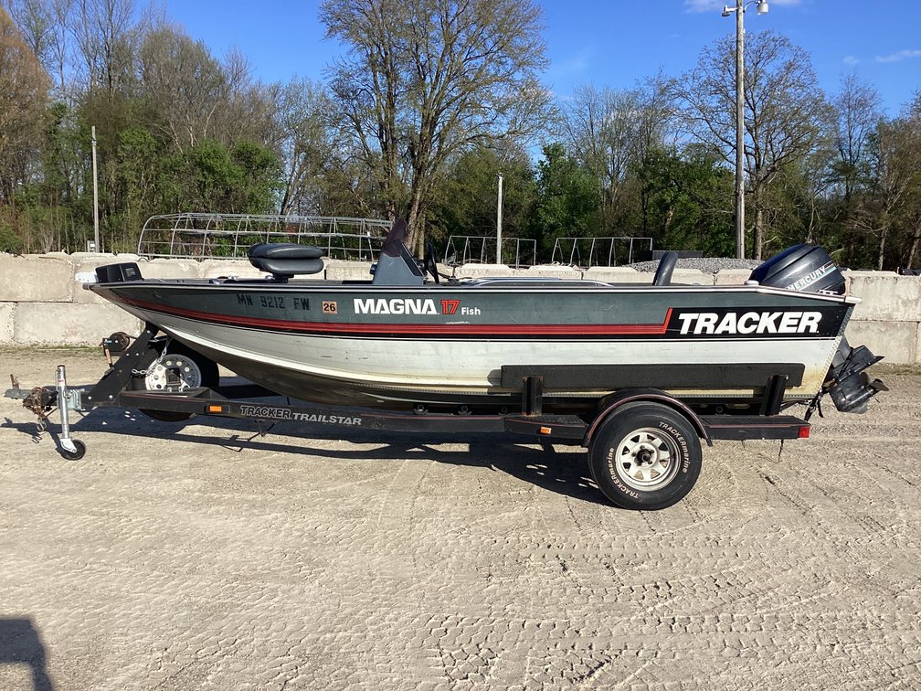 1990 Tracker Magna Fish w/ 60hp Mercury, started, title.