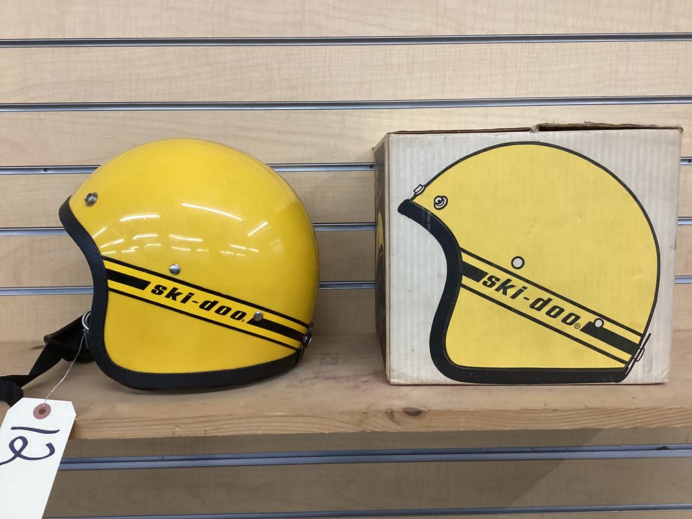 Ski Doo helmet w/ box - large