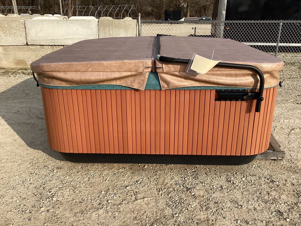 Jacuzzi hot tub