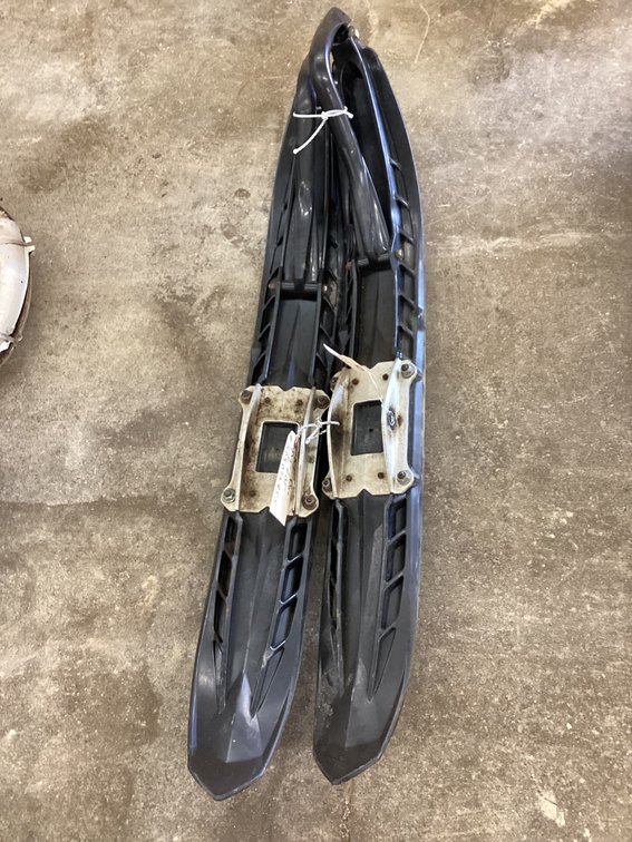Ski Doo skis with dual carbides
