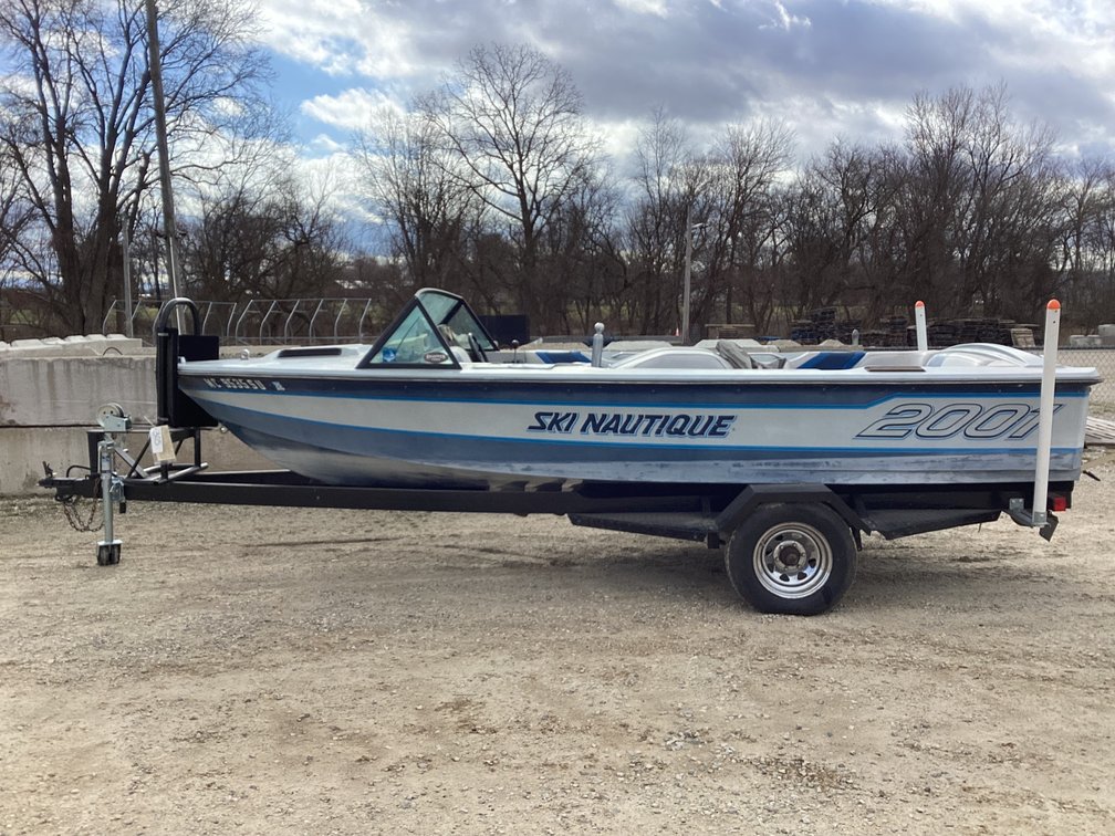 1986 Correct Craft Ski Nautique 351 18’ 9”, started with jump, title & registration for boat, bill of sale for trailer