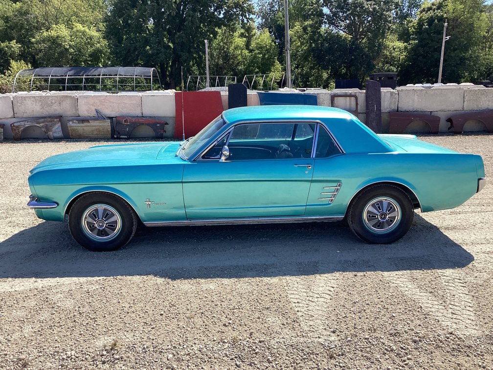 1966 Ford Mustang, started, odometer reads 03,281, straight 6, automatic, title.