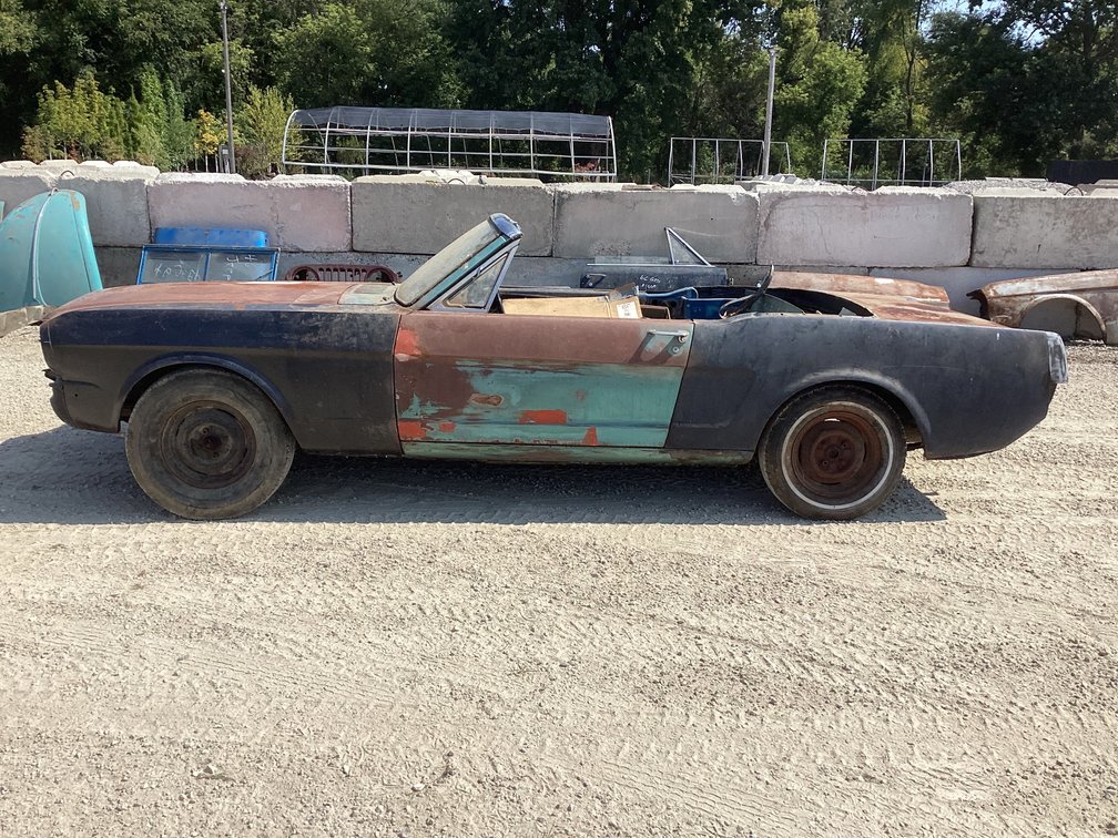 1965 Ford Mustang convertible, straight 6, title. 