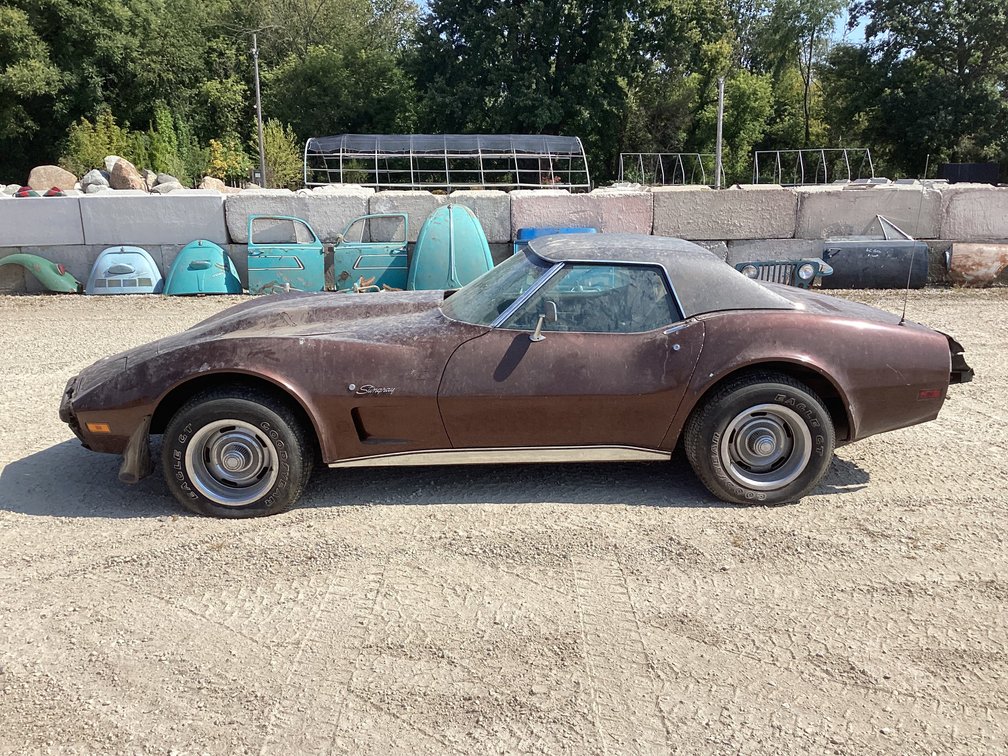 1974 Chevrolet Corvette, odometer reads 26,320, 350, automatic, title.