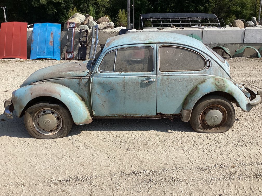 1972 Volkswagen Beetle, no engine, title.