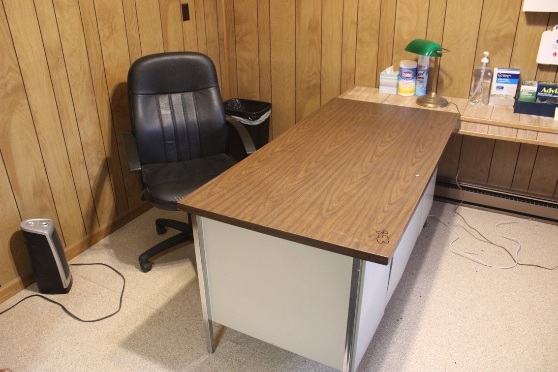 Wood Desk5 Drawer W/ 2 Office Chairs