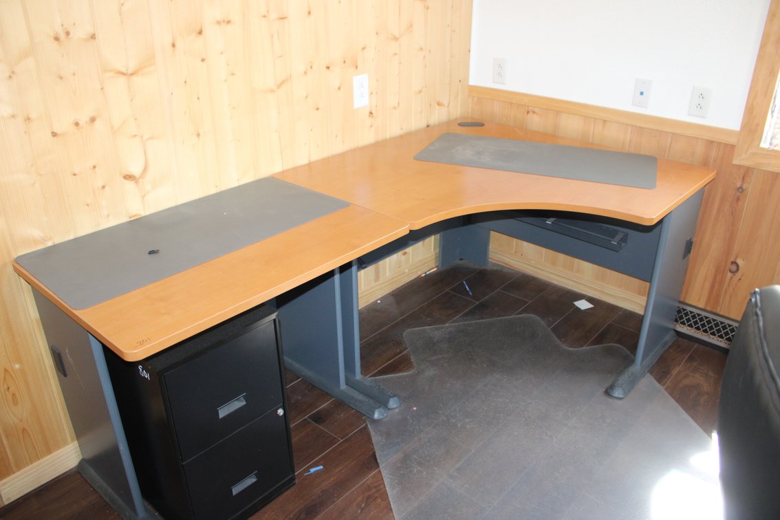 desk, 3 filing cabinets,2 floor mats,