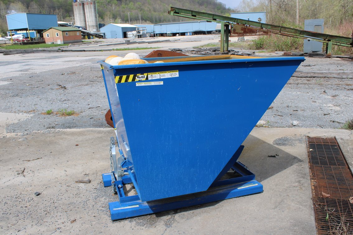 Vestil D200HD Self Dumping Hopper
