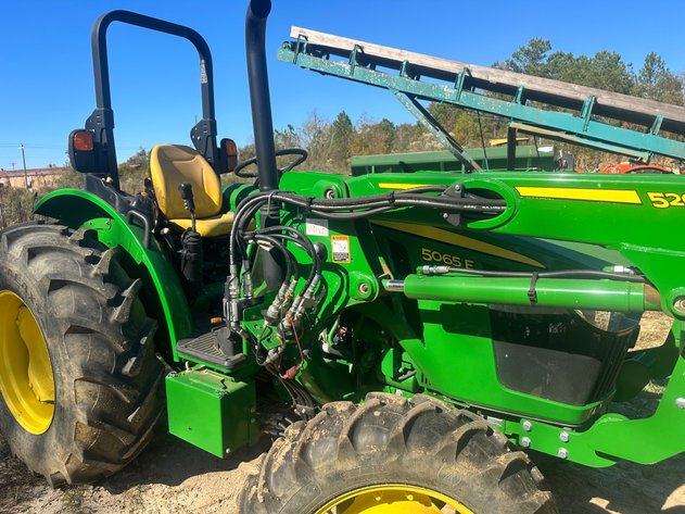 Image for JOHN DEERE 5065E TRACTOR WITH LOADER