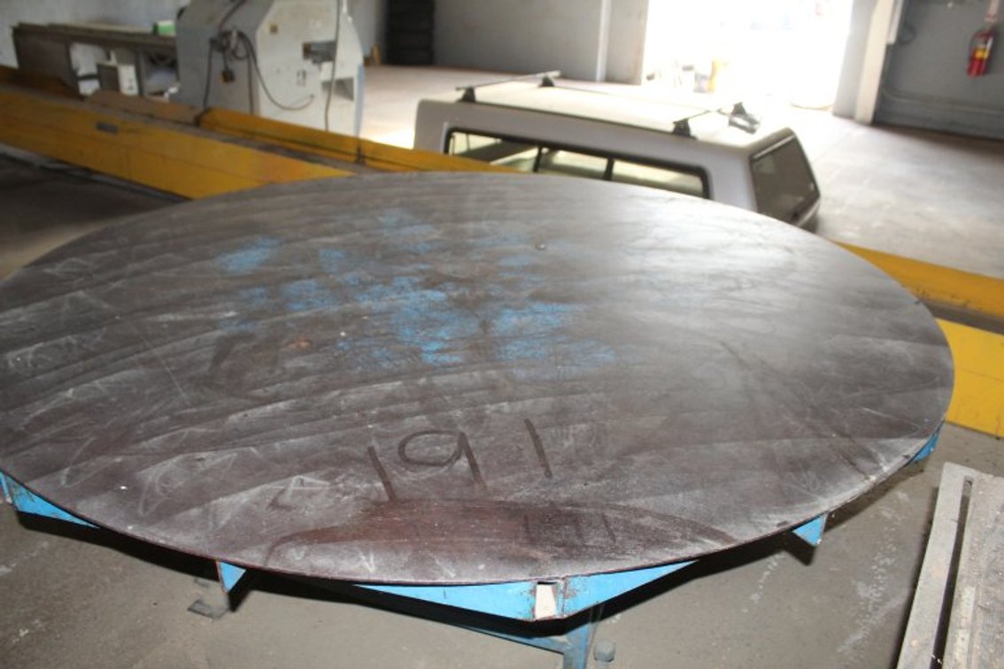8' Diameter Round Table