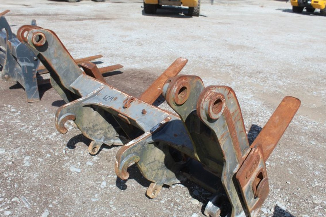 John Deere 544 3' Forks