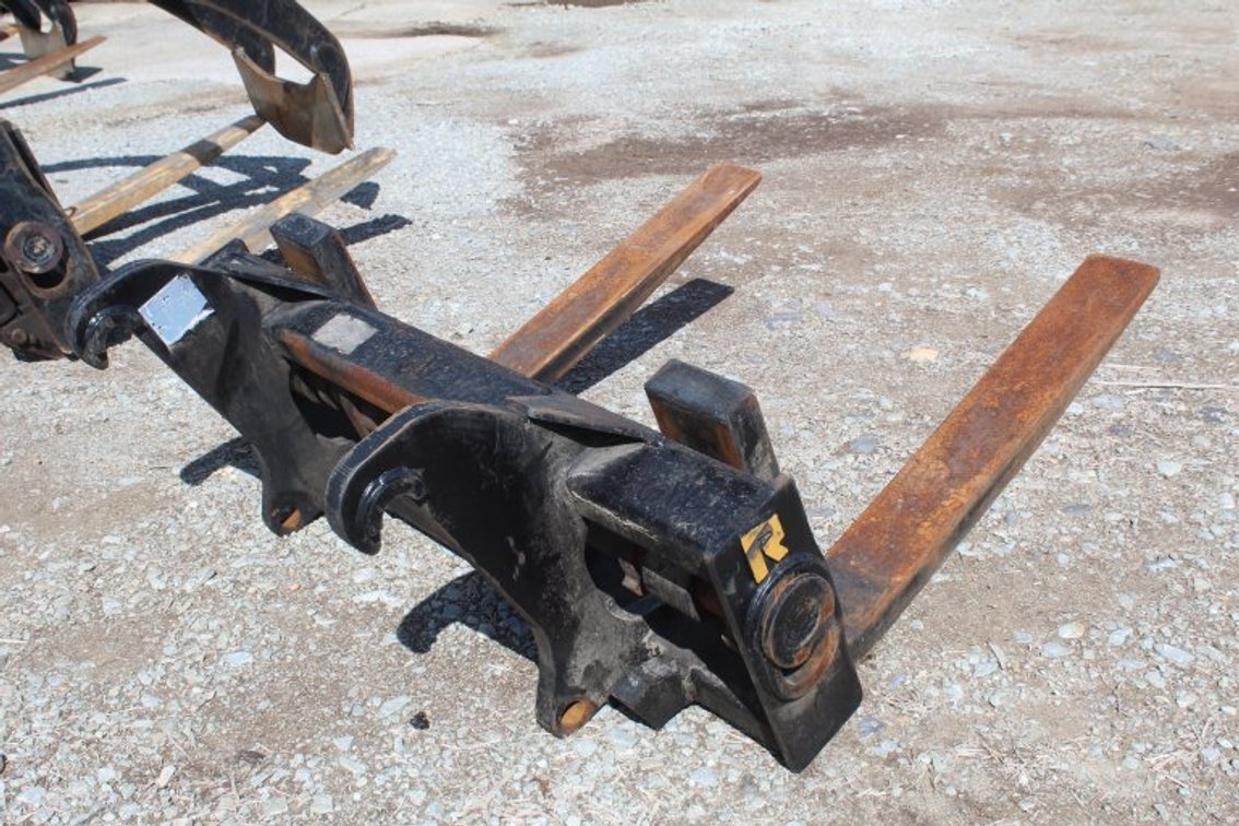 Takeuchi 4' Forks