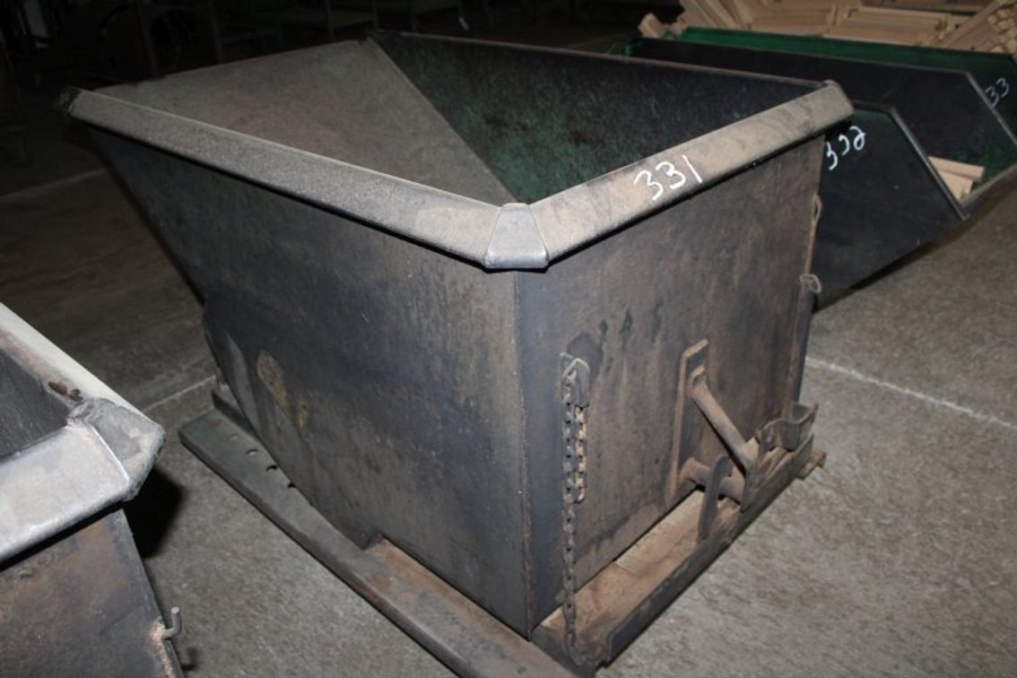 Jesco Self Dumping Hopper on Wheels
