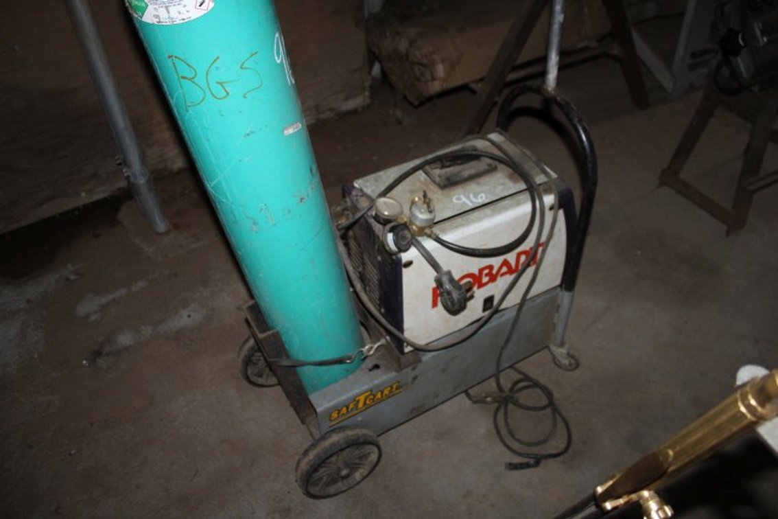 Hobart Handler 175 Welder With Cart