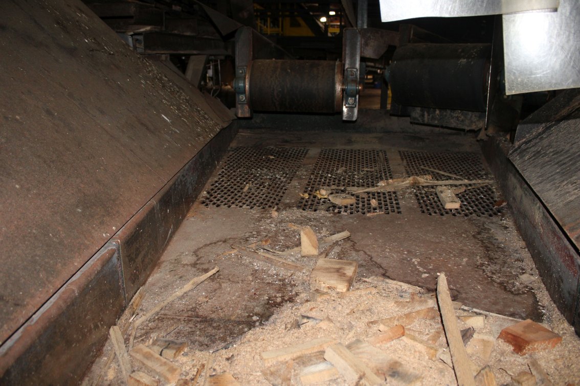 Mellot 16' 24" Small End 80" Wide End Vibrating Conveyor 