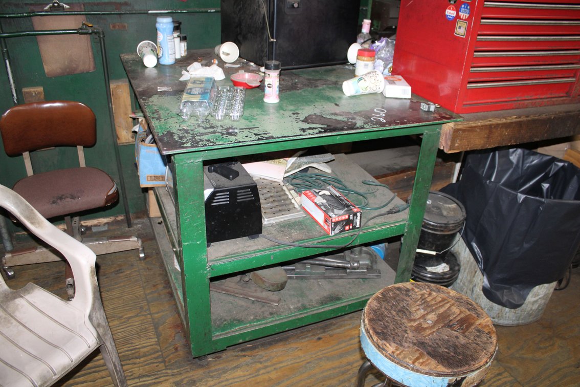 Workbench With 4" Vise 