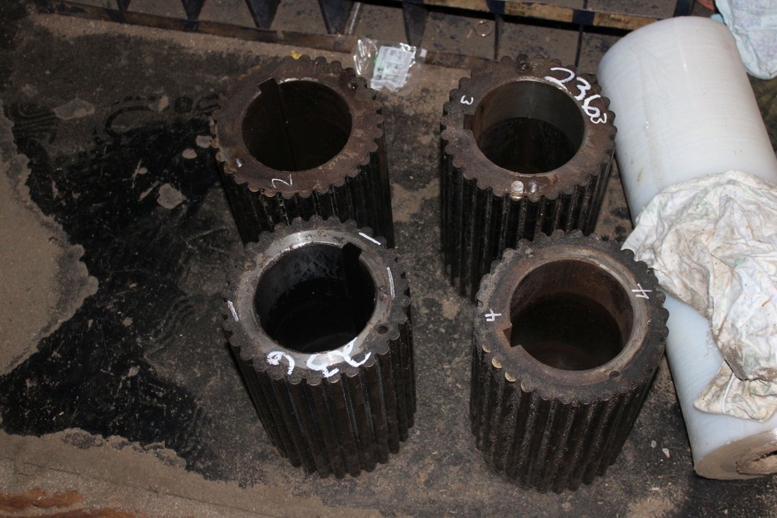 (4) 7" Splinned shfts Slleves