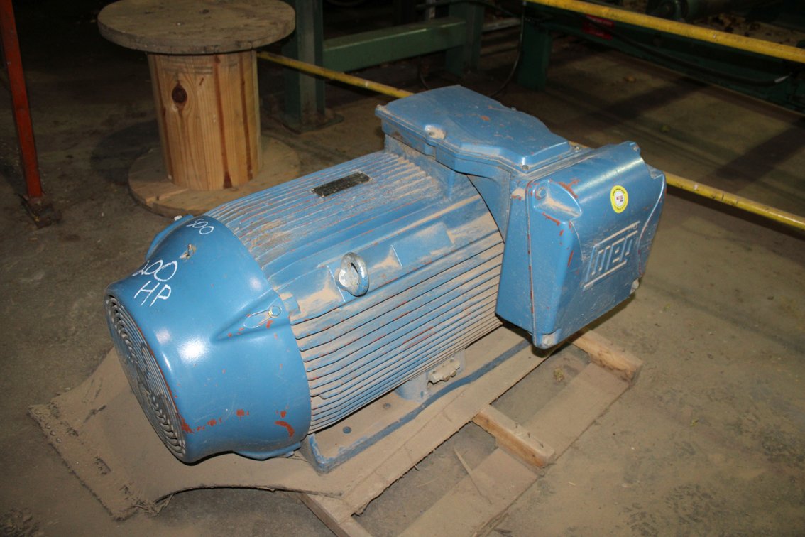 Weg 200 HP Electric motor 1188 RPM