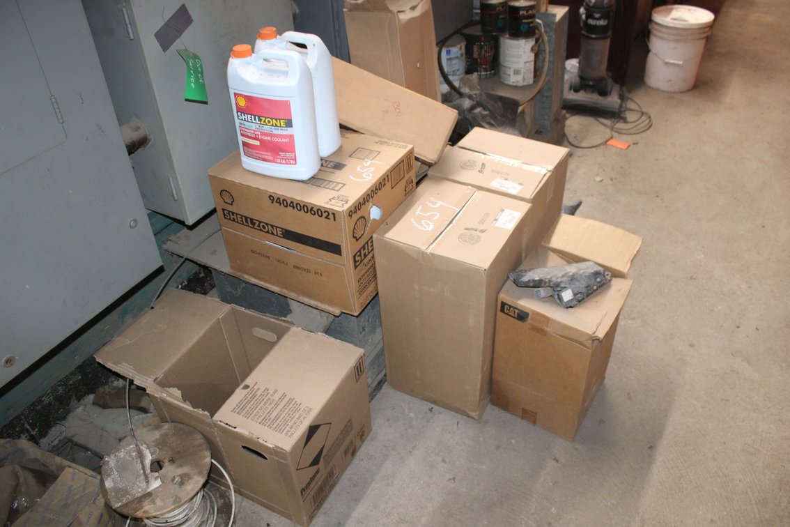 Filter Lot: contents of boxes on floor 