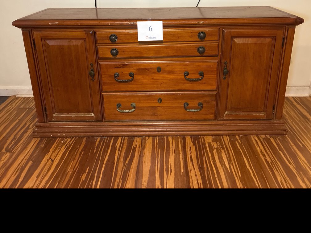 Entrainment Stand 63x18x31