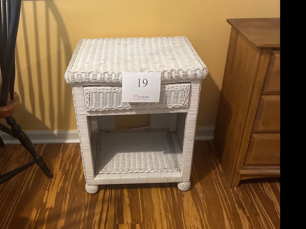 Wicker Side Table 21x19x24