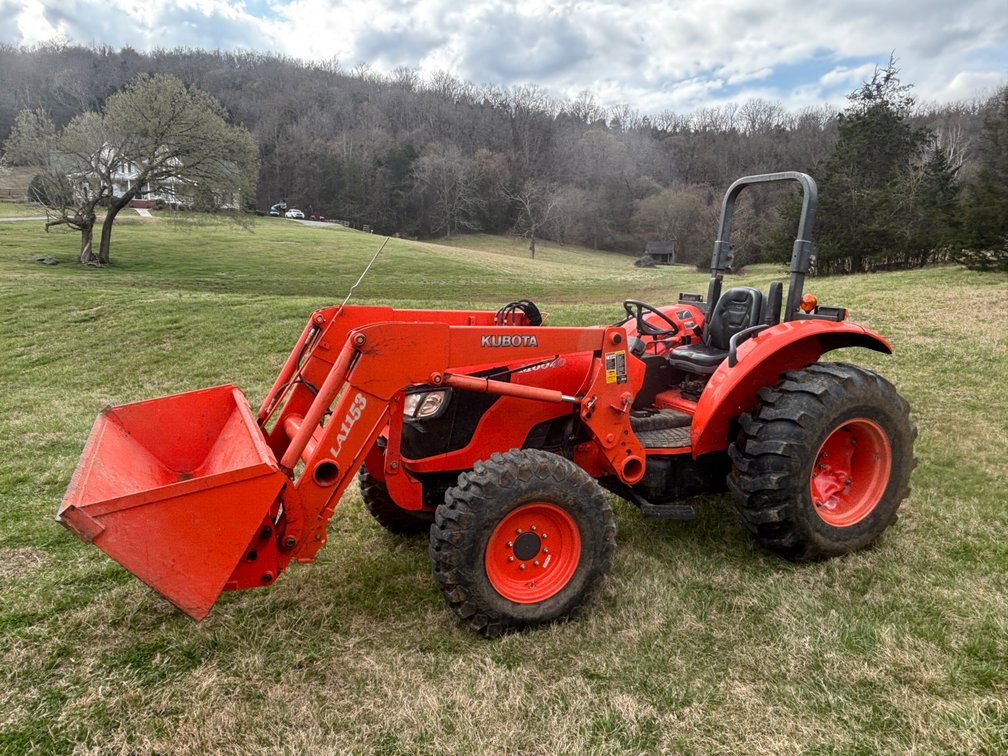 Kubota M6040 LA1153 Tractor 4WD