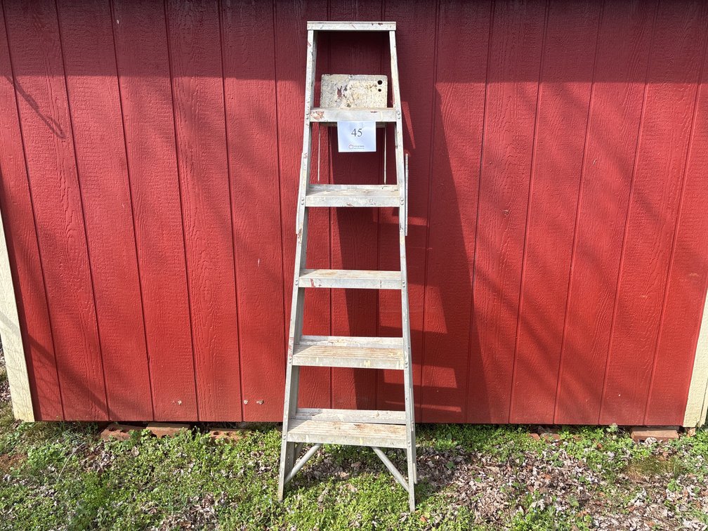6’ ALUMINUM LADDER