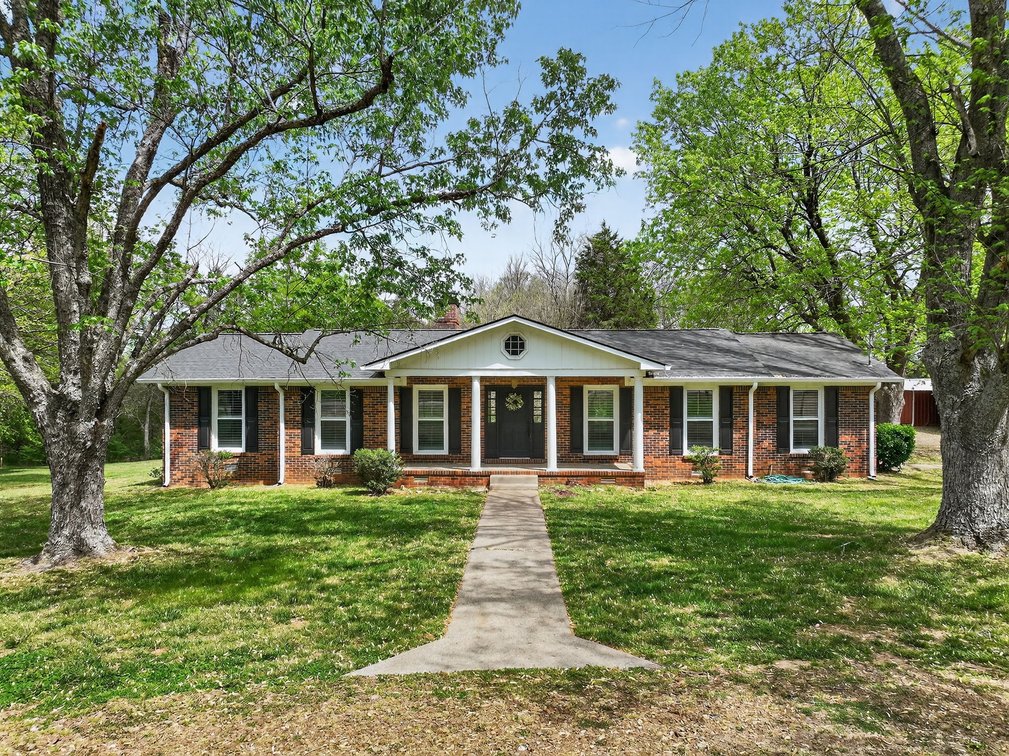 7623 Halls Hill Pk.