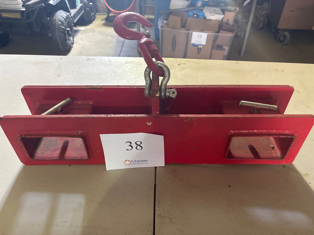 FORKLIFT CENTER LIFT ATTACHMENT